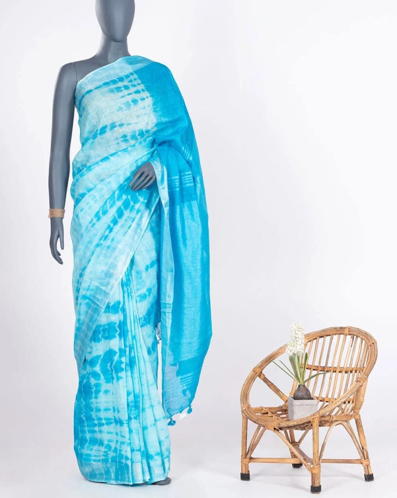 Woman wearing lightweight cotton saree – Weaveify