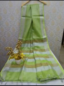 Woman hand washing linen saree with mild detergent – Weaveify