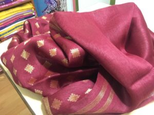 Close-up of Kasavu saree fabric with golden zari border – Weaveify