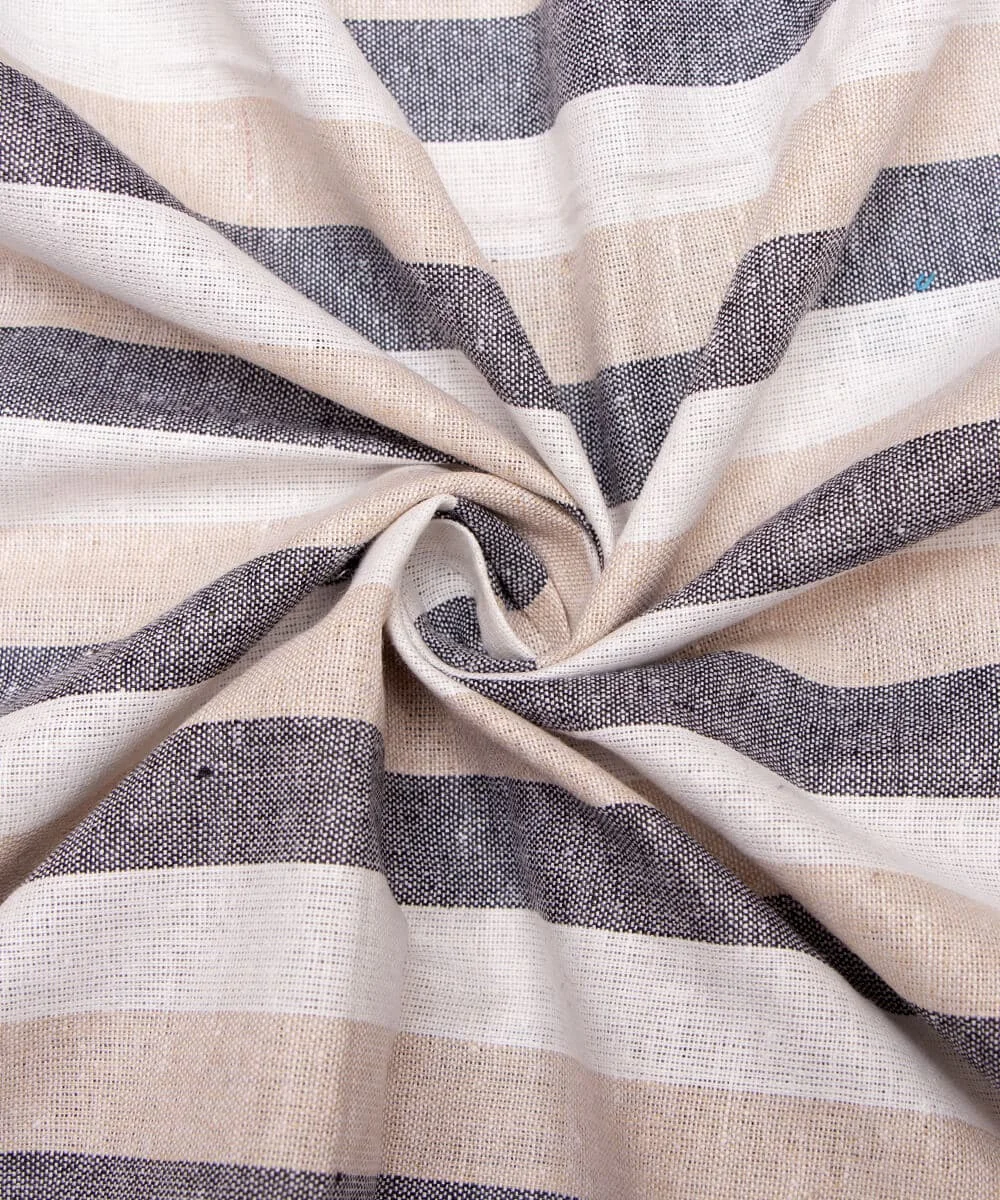 Fabric GSM measurement process in textile quality testing